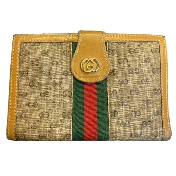 Gucci Handbags - VINTAGE Gucci kisslock wallet